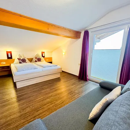 Bergfried Appartements - Ski In Ski Out, Inklusive Sommerkarte, Zentral Mit Ausblick Ueber Kaprun Exterior photo