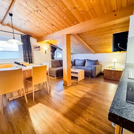 Bergfried Appartements - Ski In Ski Out, Inklusive Sommerkarte, Zentral Mit Ausblick Ueber Kaprun Exterior photo