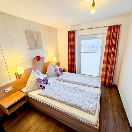 Bergfried Appartements - Ski In Ski Out, Inklusive Sommerkarte, Zentral Mit Ausblick Ueber Kaprun Exterior photo