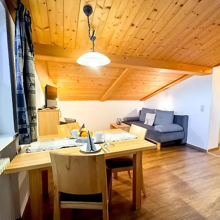 Bergfried Appartements - Ski In Ski Out, Inklusive Sommerkarte, Zentral Mit Ausblick Ueber Kaprun Exterior photo