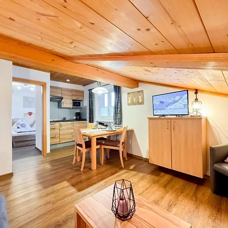 Bergfried Appartements - Ski In Ski Out, Inklusive Sommerkarte, Zentral Mit Ausblick Ueber Kaprun Exterior photo