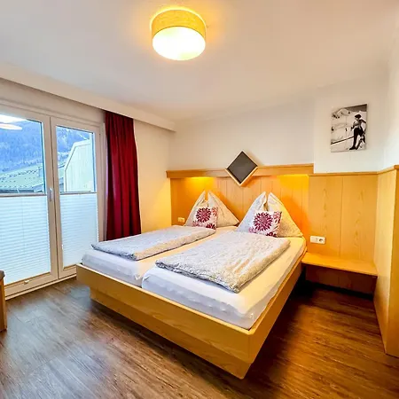 Bergfried Appartements - Ski In Ski Out, Inklusive Sommerkarte, Zentral Mit Ausblick Ueber Kaprun Exterior photo