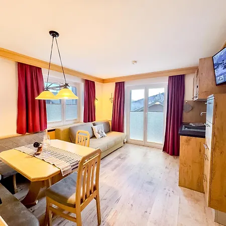 Bergfried Appartements - Ski In Ski Out, Inklusive Sommerkarte, Zentral Mit Ausblick Ueber Kaprun Exterior photo