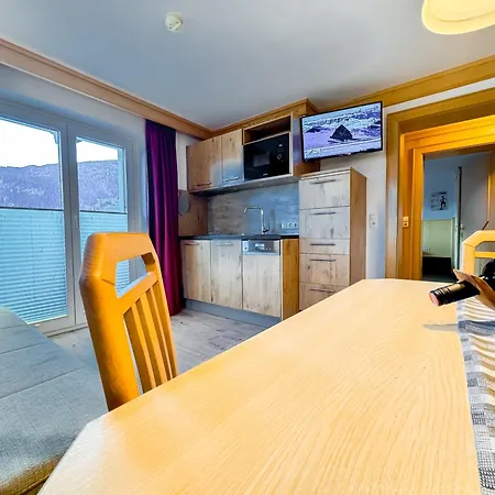 Bergfried Appartements - Ski In Ski Out, Inklusive Sommerkarte, Zentral Mit Ausblick Ueber Kaprun Exterior photo