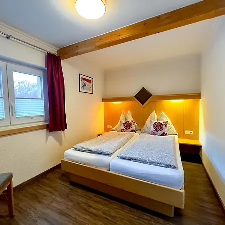 Bergfried Appartements - Ski In Ski Out, Inklusive Sommerkarte, Zentral Mit Ausblick Ueber Kaprun Exterior photo