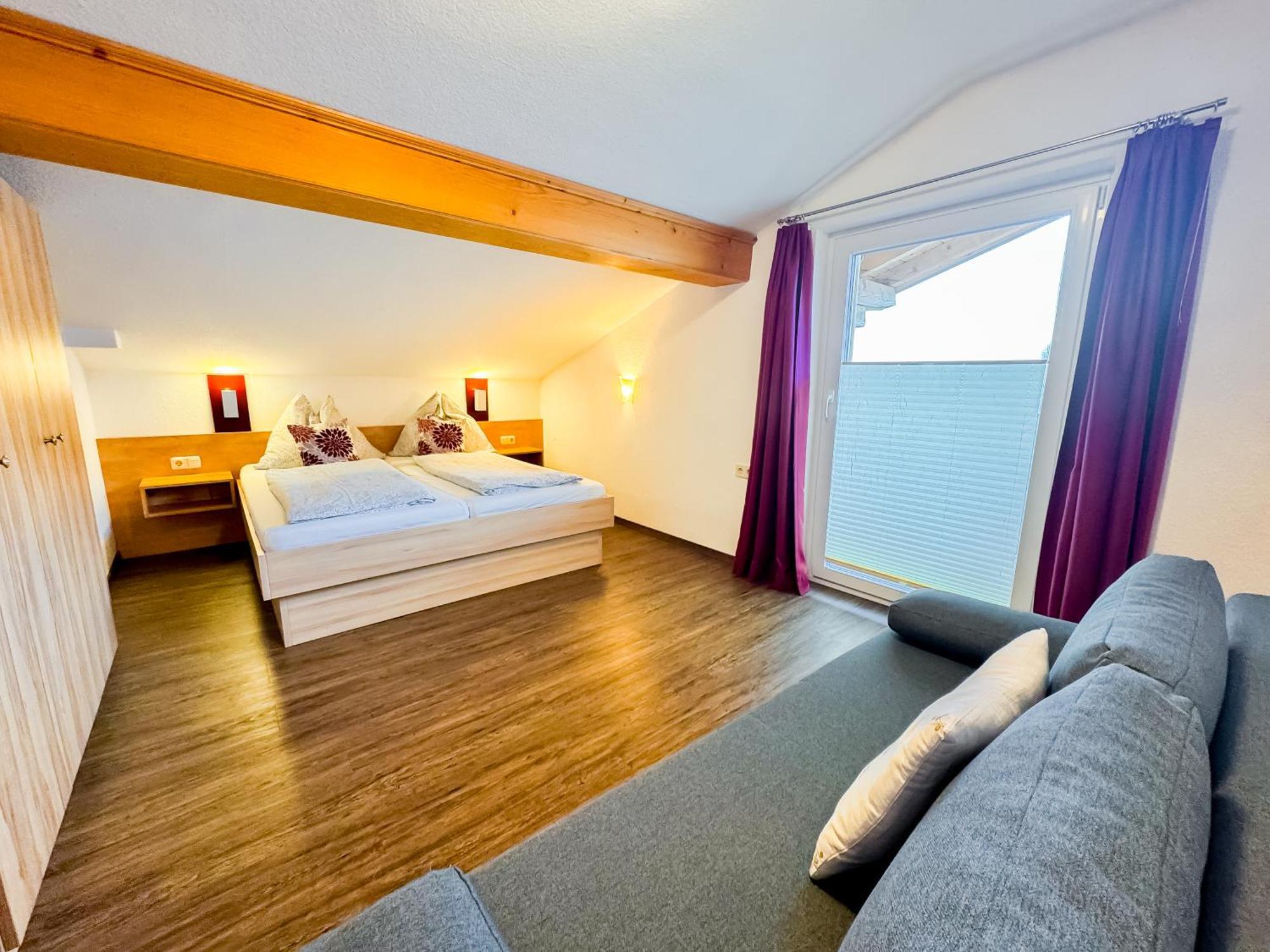 Apartment Bergfried - In Out, Inklusive Sommerkarte, Zentral Mit Ausblick Ueber Kaprun