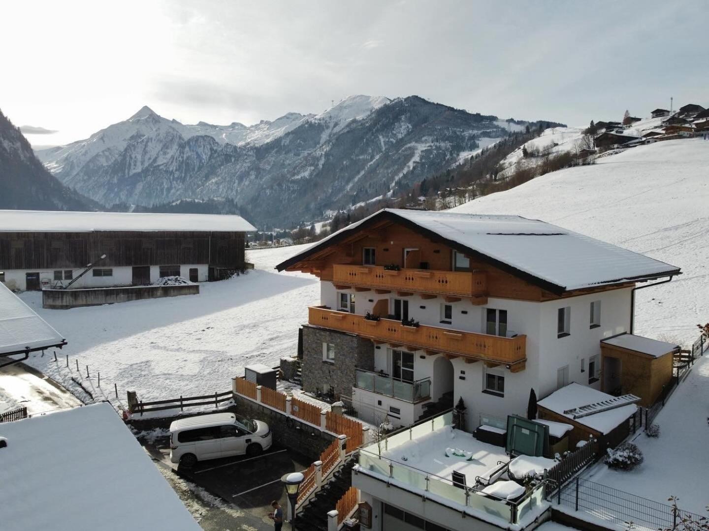 Apartment Bergfried - In Out, Inklusive Sommerkarte, Zentral Mit Ausblick Ueber Kaprun